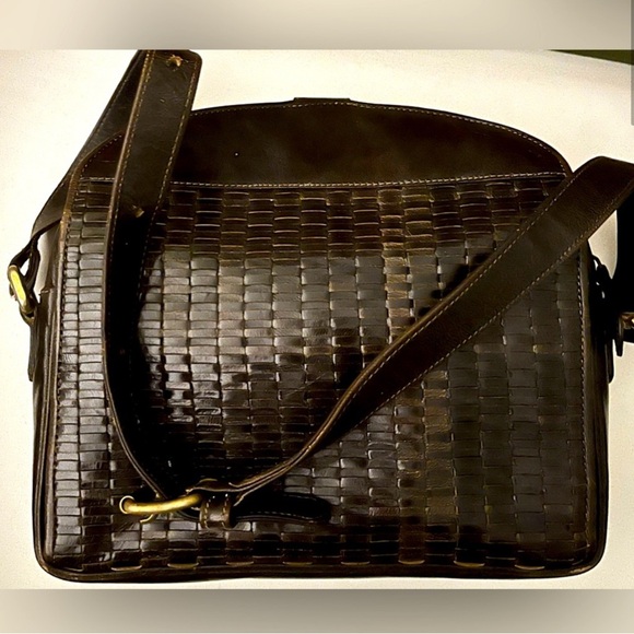 Fendi Brown Messenger Bag with Woven Texture and Adjustable Strap - Picture 2 of 9